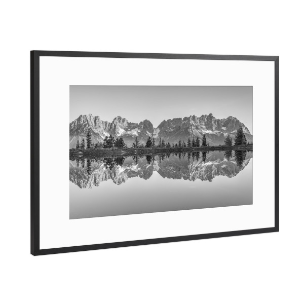 Poster mit Rahmen Schwarz (Metallic) "Wilder Kaiser schwarz-weiß" artboxONE - Natur,Reise,Schwarzweiß
