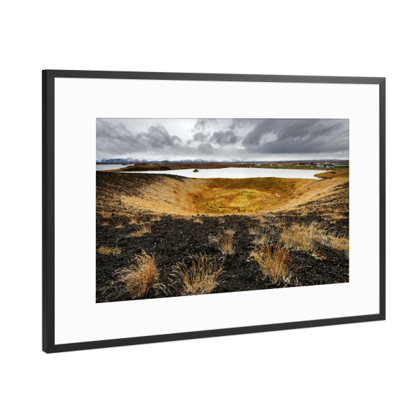 Poster mit Rahmen Schwarz (Metallic) "Pseudokrater am Myvatn in Island" artboxONE - Natur,Reise,Reise / Länder