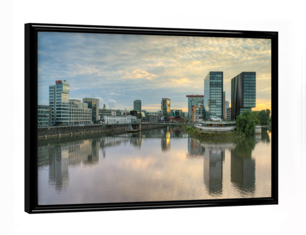 Poster mit schwarzem Rahmen "Medienhafen Düsseldorf am Abend" artboxONE - Reise,Architektur,Städte / Düsseldorf