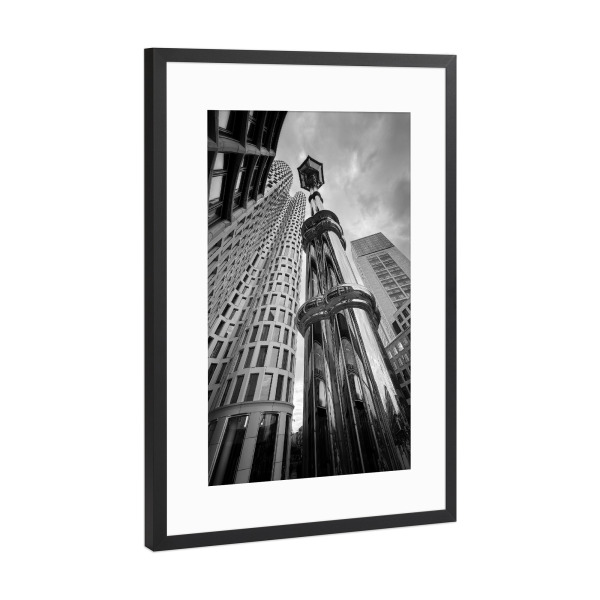 Poster mit Rahmen Schwarz (Metallic) "Sky Scraper" artboxONE - Städte,Städte / Berlin,Reise,Schwarzweiß,Architektur - Berlin,Architektur,Hauptstadt