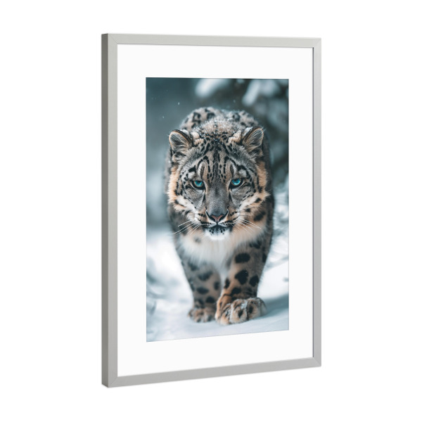 Poster mit Rahmen Silber "Blauäugiger Schneeleopard" artboxONE - Natur,Reise,Tiere - Schnee,Leopard,Wild,Tier,Natur,Antarktis,Nordpol,Wald,Berge,Ki