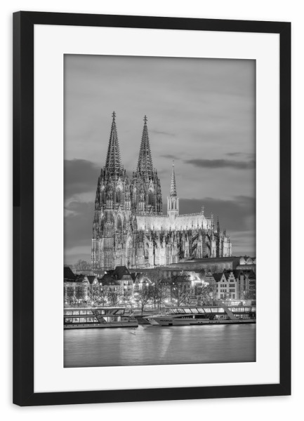 Poster mit Rahmen schwarz "Kölner Dom am Abend schwarz-weiß" artboxONE - Städte / Köln,Schwarzweiß,Architektur