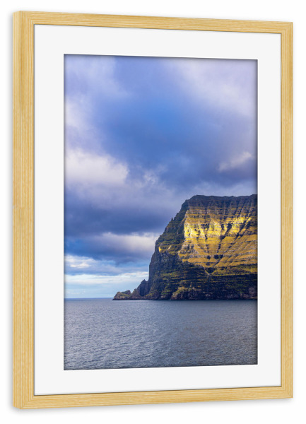 Poster mit Rahmen kiefer "Klippen auf der Insel Kalsoy" artboxONE - Natur,Reise,Reise / Strand und Meer,Reise / Länder