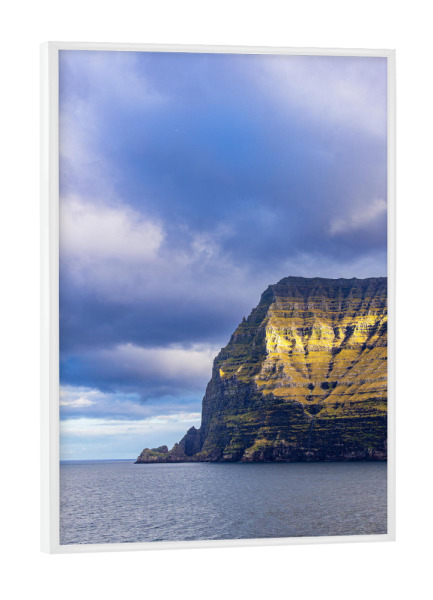 Poster mit weißem Rahmen "Klippen auf der Insel Kalsoy" artboxONE - Natur,Reise,Reise / Strand und Meer,Reise / Länder