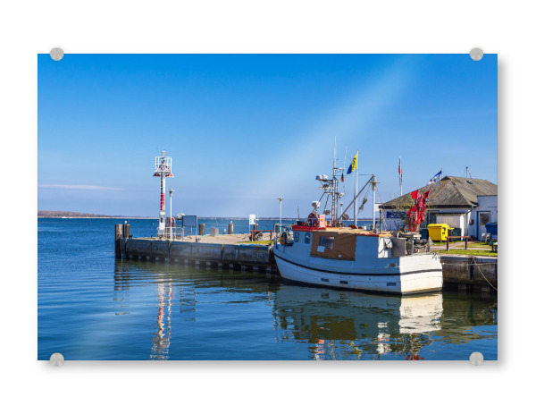 Acrylglasbild "Fischerboot im Hafen von Vitte" artboxONE - Natur,Reise,Architektur,Reise / Strand und Meer