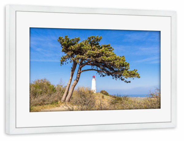 Poster mit Rahmen weiß "Leuchtturm auf der Insel Hiddensee" artboxONE - Natur,Reise,Architektur