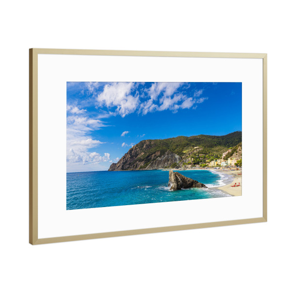 Poster mit Rahmen Gold "Strand in Monterosso al Mare" artboxONE - Natur,Reise,Reise / Strand und Meer,Reise / Länder
