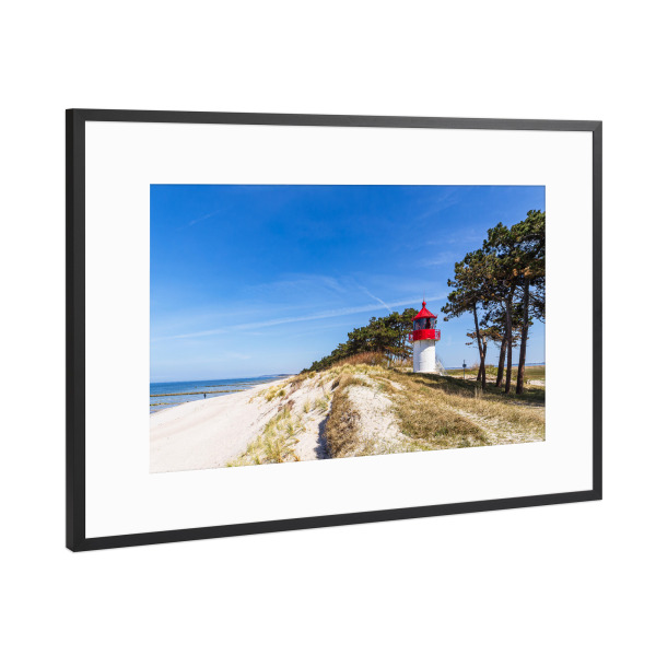Poster mit Rahmen Schwarz (Metallic) "Strand und der Leuchtturm Gellen" artboxONE - Natur,Reise,Architektur,Reise / Strand und Meer