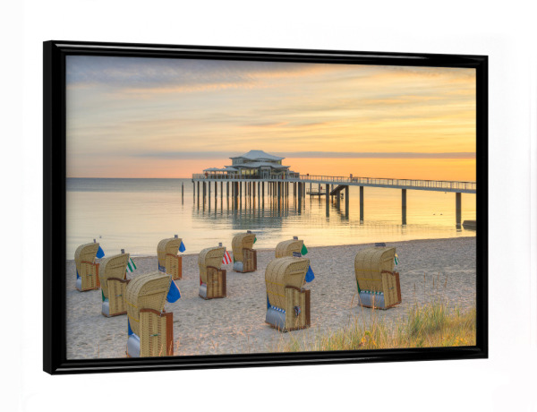 Poster mit schwarzem Rahmen "Timmendorfer Strand am Morgen" artboxONE - Reise,Architektur,Reise / Strand und Meer
