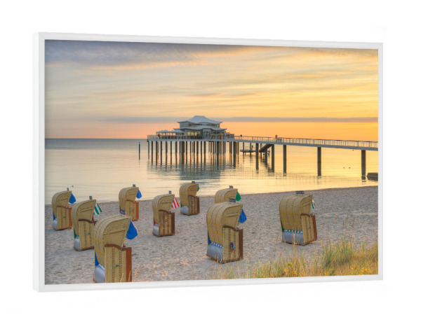 Poster mit weißem Rahmen "Timmendorfer Strand am Morgen" artboxONE - Reise,Architektur,Reise / Strand und Meer