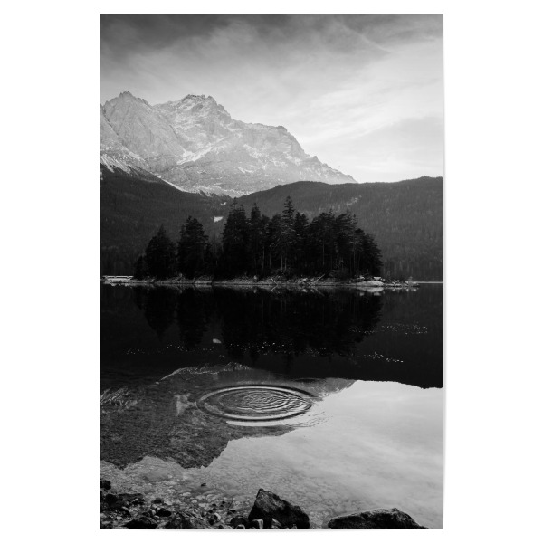 Poster "Eibsee" artboxONE - Natur,Reise,Abstrakt,Schwarzweiß,Reise / Länder - Berge,Monochrome,Landschaft,Eibsee,Alpen,Natur,See,Schwarzweiß