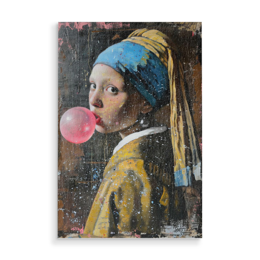 Girl with the chewing gum