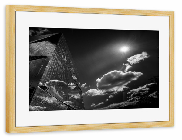 Poster mit Rahmen kiefer "Der Würfel in Berlin" artboxONE - Städte / Berlin,Schwarzweiß,Architektur - Würfel,Berlin,Architektur