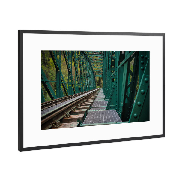 Poster mit Rahmen Schwarz (Metallic) "Eisenbahnbrücke" artboxONE - Reise,Architektur,Geometrie