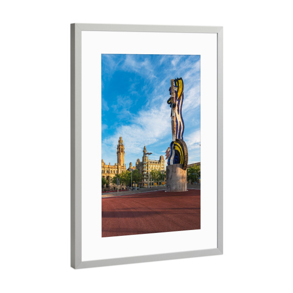 Poster mit Rahmen Silber "Skulptur in Barcelona" artboxONE - Reise,Architektur,Reise / Länder,Städte / Barcelona