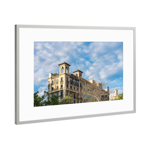 Poster mit Rahmen Silber "Gebäude in Barcelona" artboxONE - Reise,Architektur,Städte / Barcelona