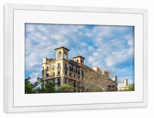 Poster mit Rahmen weiß "Gebäude in Barcelona" artboxONE - Reise,Architektur,Städte / Barcelona