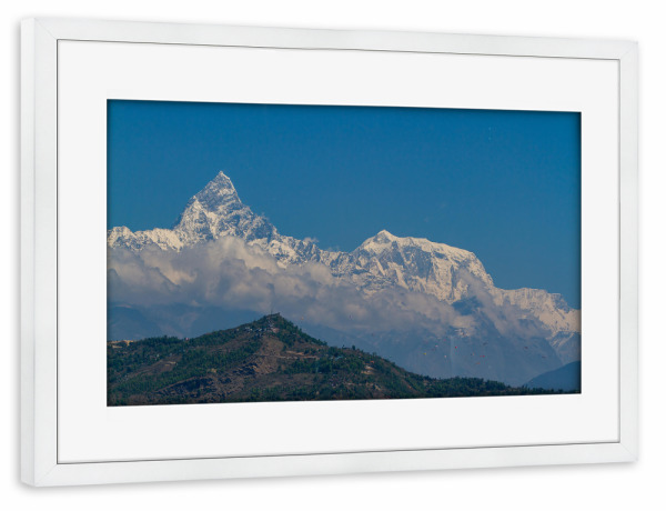 Poster mit Rahmen weiß "Annapurna bei Pokhara in Nepal" artboxONE - Natur,Reise / Asien - Annapurna,Himalaya,Berg,Berggipfel,Nepal,Asien,Pokhara