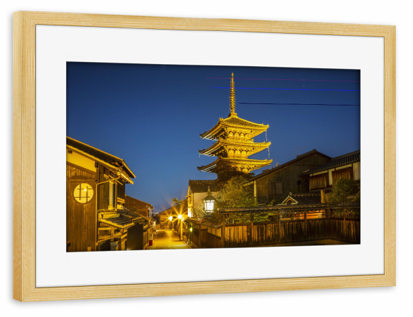 Poster mit Rahmen kiefer "Yasaka Pagode in Kyoto am Abend" artboxONE - Architektur,Reise / Asien