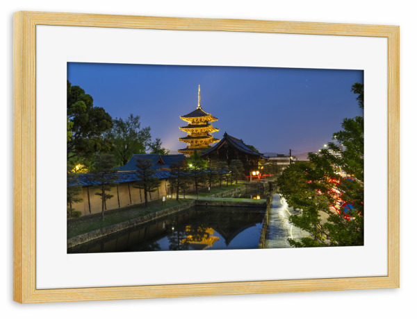 Poster mit Rahmen kiefer "To-ji in Kyoto am Abend" artboxONE - Architektur,Reise / Asien