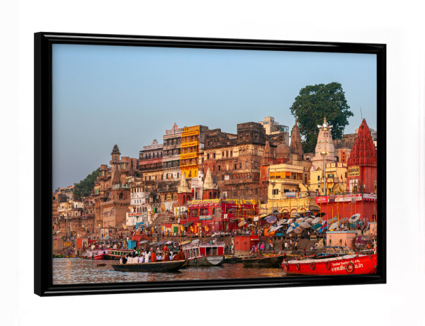 Poster mit schwarzem Rahmen "Varanasis Ghats am Ganges" artboxONE - Architektur,Reise / Asien