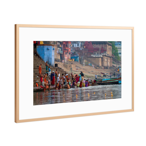 Poster mit Rahmen Kupfer "Baden im Ganges" artboxONE - Architektur,Reise / Asien
