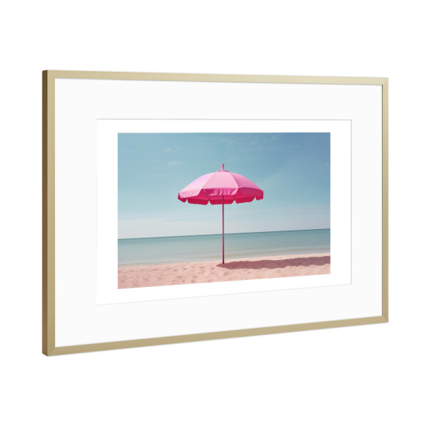 Poster mit Rahmen Gold "Malou Studio-Pink Parasol" artboxONE - Natur,Reise,Für Mama - Strand,Sonnenschirm,Sommer,Barbie,Sand,Urlaub,Pink_(farbe)