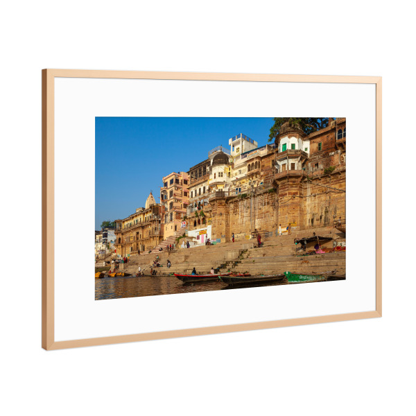 Poster mit Rahmen Kupfer "Am Ufer des Ganges in Varanasi" artboxONE - Architektur,Reise / Asien