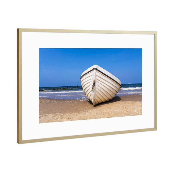 Poster mit Rahmen Gold "Fischerboot in Bansin" artboxONE - Natur,Reise,Reise / Strand und Meer