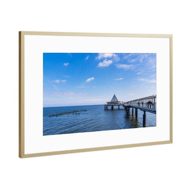 Poster mit Rahmen Gold "Die Seebrücke in Heringsdorf" artboxONE - Natur,Reise,Architektur,Reise / Strand und Meer