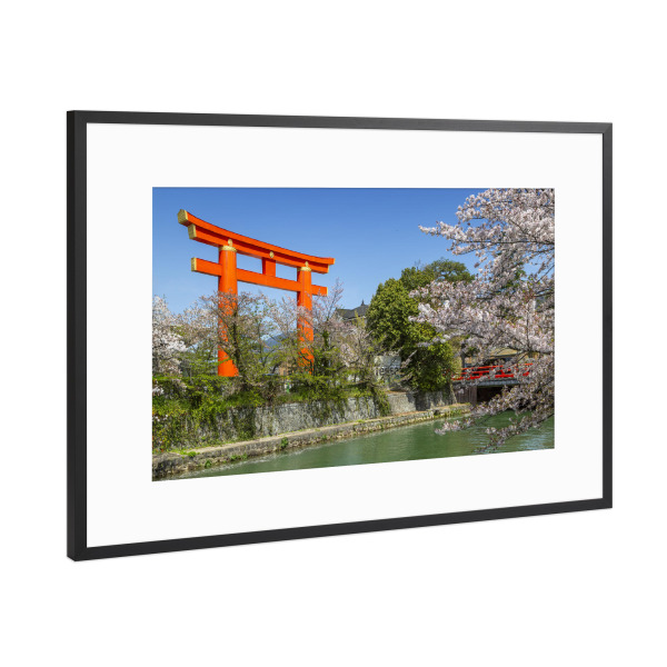 Poster mit Rahmen Schwarz (Metallic) "Zinnoberrotes Torii in Kyoto" artboxONE - Natur,Architektur,Reise / Asien