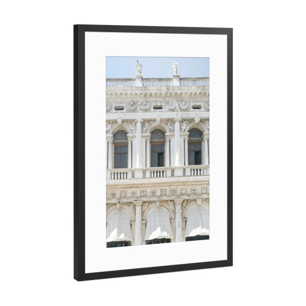 Poster mit Rahmen Schwarz (Metallic) "Venezianisches Gebäude" artboxONE - Architektur,Städte / Venedig - Venedig,Architektur,Stadt,Weiß,Außen,Gebäude