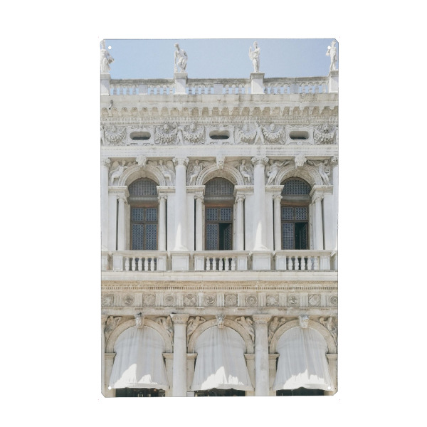 Metall Poster "Venezianisches Gebäude" artboxONE - Architektur,Städte / Venedig - Venedig,Architektur,Stadt,Weiß,Außen,Gebäude - Blechschild