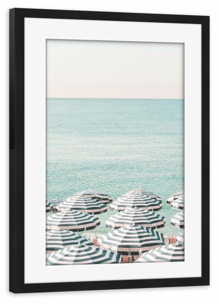 Poster mit Rahmen schwarz "Blaue und weiße Strandschirme" artboxONE - Reise / Strand und Meer,Reise / Länder