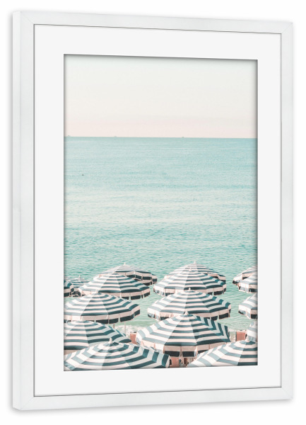 Poster mit Rahmen weiß "Blaue und weiße Strandschirme" artboxONE - Reise / Strand und Meer,Reise / Länder