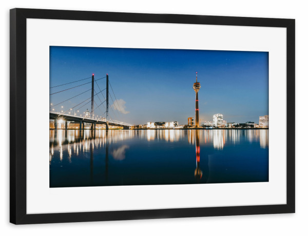 Poster mit Rahmen schwarz "Düsseldorf Nacht Panorama" artboxONE - Architektur,Städte / Düsseldorf - Düsseldorf,Nacht,Stadt,Skyline,Edel