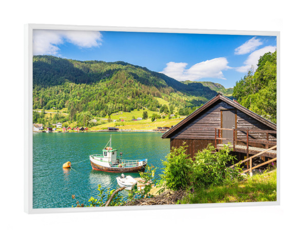 Poster mit weißem Rahmen "Fischerboot am Åkrafjord" artboxONE - Natur,Reise,Architektur,Reise / Strand und Meer,Reise / Länder
