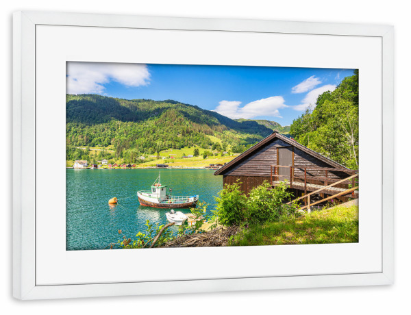 Poster mit Rahmen weiß "Fischerboot am Åkrafjord" artboxONE - Natur,Reise,Architektur,Reise / Strand und Meer,Reise / Länder