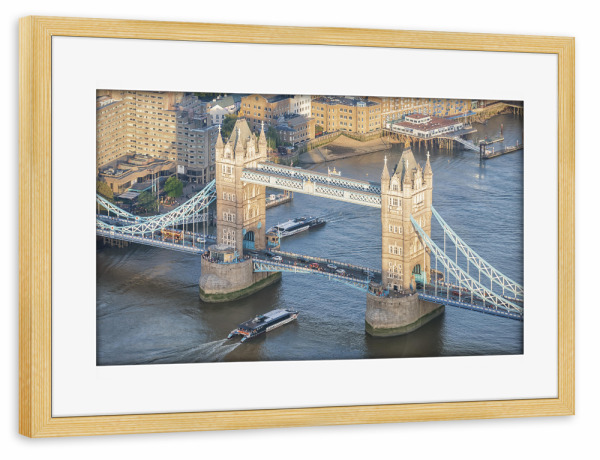 Poster mit Rahmen kiefer "Tower Bridge in der Londoner City" artboxONE - Städte / London,Reise,Architektur
