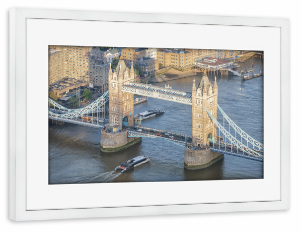 Poster mit Rahmen weiß "Tower Bridge in der Londoner City" artboxONE - Städte / London,Reise,Architektur