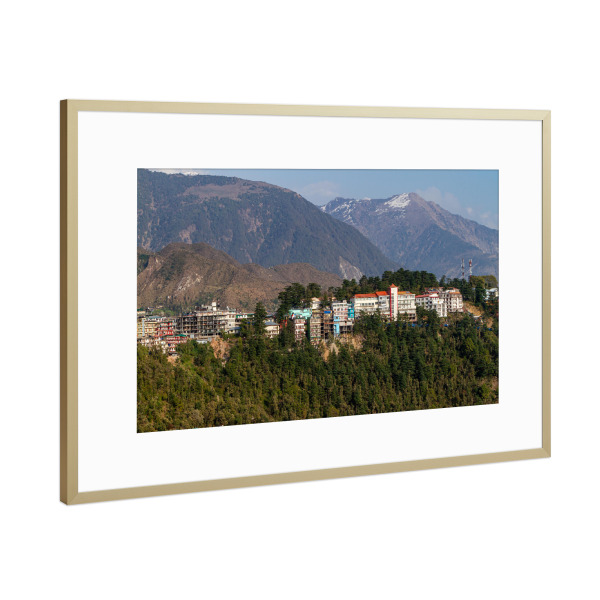 Poster mit Rahmen Gold "Dharamshala in Indien" artboxONE - Architektur,Reise / Asien - Dharamshala,Indien,Stadt,Buddha,Dalai lama,Landschaft,Himalaya