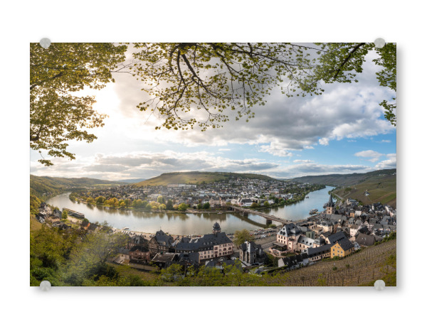 Acrylglasbild "Bernkastel-Kues Panorama" artboxONE - Städte,Reise - Mosel,Rheinland-pfalz,Stadtansicht,Weinberge,Fluss,Weinbaugebiet,Bernkastel,Kues