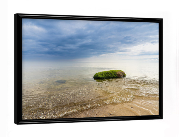 Poster mit schwarzem Rahmen "Findling am Strand auf Usedom" artboxONE - Natur,Reise,Reise / Strand und Meer