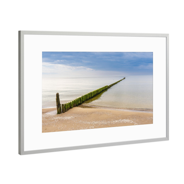 Poster mit Rahmen Silber "Strand mit Buhne in Bansin" artboxONE - Natur,Reise,Reise / Strand und Meer