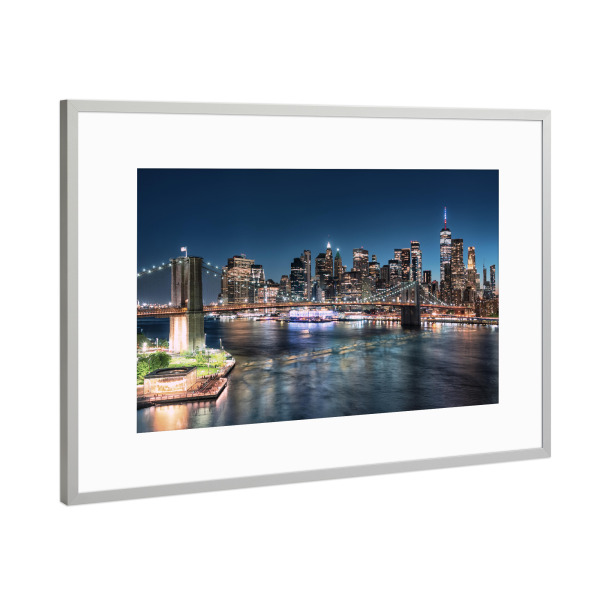Poster mit Rahmen Silber "Dämmerung in New York City" artboxONE - Städte,Städte / New York,Reise,Architektur,Reise / Länder