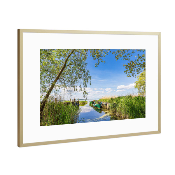 Poster mit Rahmen Gold "Steg mit Fischerboot" artboxONE - Natur,Reise