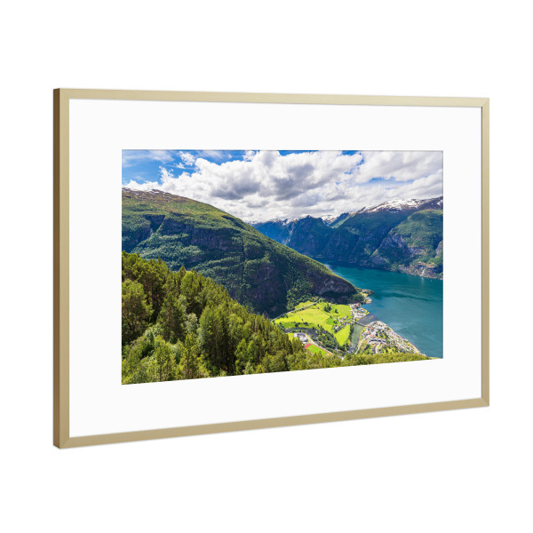 Poster mit Rahmen Gold "Blick auf Aurlandsvangen" artboxONE - Natur,Reise,Reise / Strand und Meer,Reise / Länder