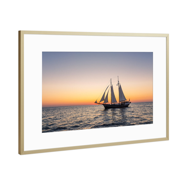Poster mit Rahmen Gold "Windjammer alleine auf der Ostsee" artboxONE - Natur,Reise,Reise / Strand und Meer