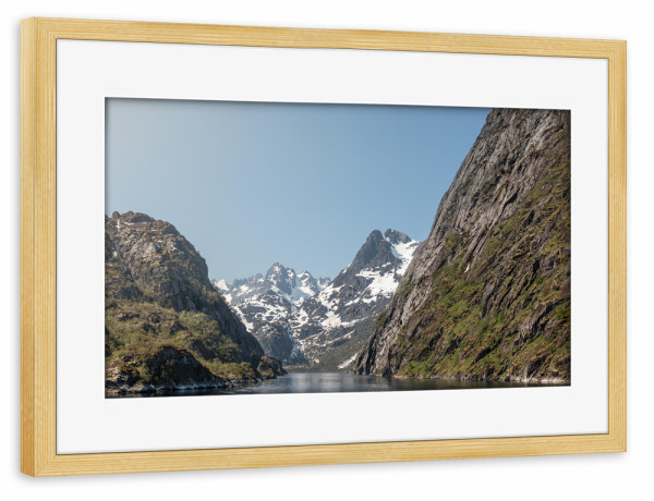 Poster mit Rahmen kiefer "Trollfjord" artboxONE - Natur,Reise - Fjord,Norwegen,Lofoten,Skandinavien,Norwegische küste,Berge,Schnee