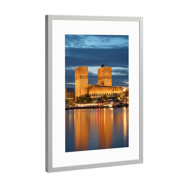 Poster mit Rahmen Silber "Rathaus Oslo" artboxONE - Architektur